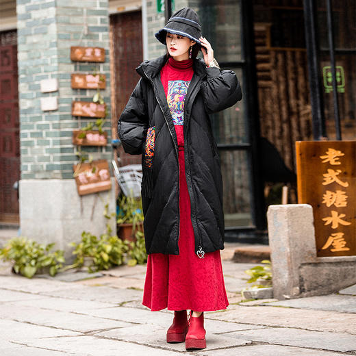 盛雪连帽刺绣长款羽绒服 商品图3