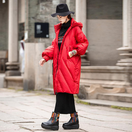 盛雪连帽刺绣长款羽绒服 商品图1