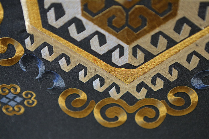 四十八勾是土家织锦纹饰中最具代表性的一种抽象纹样 一个单花有八钩