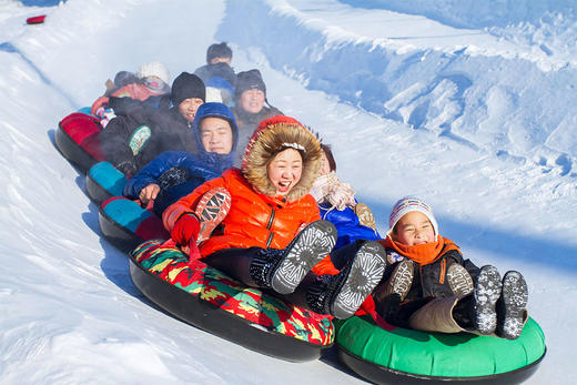【学生套票+班车】门票+雪服+雪具+存衣柜+午餐+雪圈+骑马+碰碰车+往返班车+不限时滑雪 商品图1
