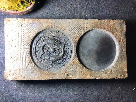 《金钱纹古砖刻双鱼铜镜古砖茶台》 商品图3