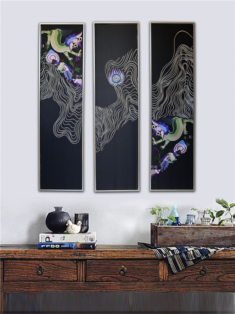 山谷居民原创品牌苗绣壁画——丹翔