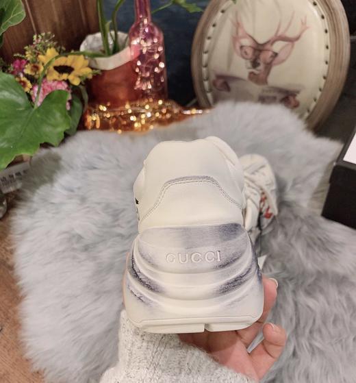 点此购买  GUCCI   女款 红唇做旧老爹鞋  唯 108574 商品图5