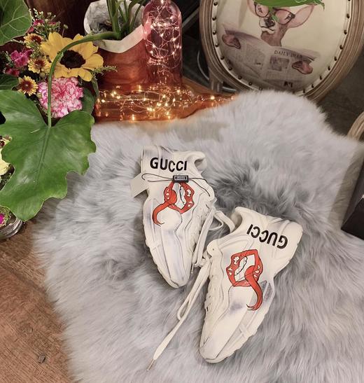 点此购买  GUCCI   女款 红唇做旧老爹鞋  唯 108574 商品图2
