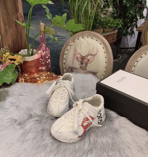 点此购买  GUCCI   女款 红唇做旧老爹鞋  唯 108574 商品图7