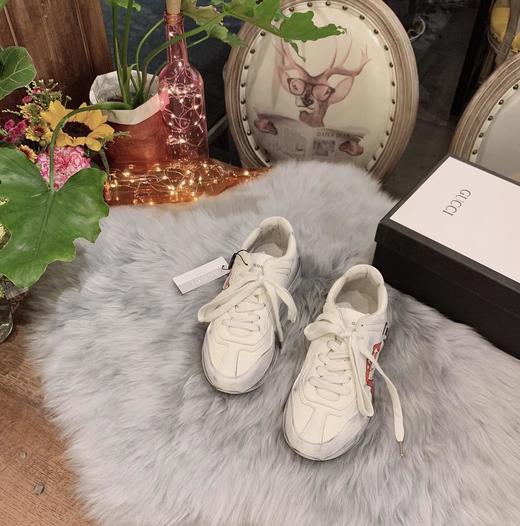 点此购买  GUCCI   女款 红唇做旧老爹鞋  唯 108574 商品图3