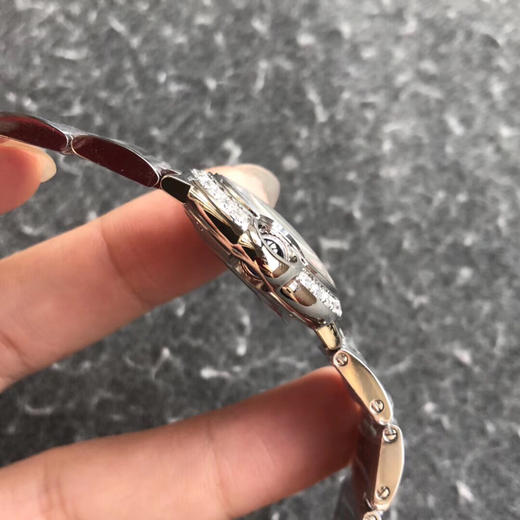 V6   卡地亚蓝气球 小号28MM 搭载原装瑞士朗达石英机芯，圈口镶嵌单排钻， 不再单调🎉 商品图3