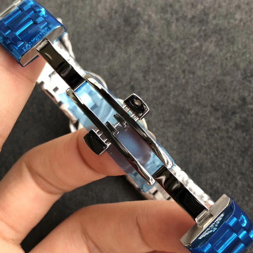   浪琴表 GS心月系列优雅而至。典雅别致的外观，采用与正品一致的Cal.L250机芯。温柔的外表之下，蕴含一颗“正品”真芯。 商品图6