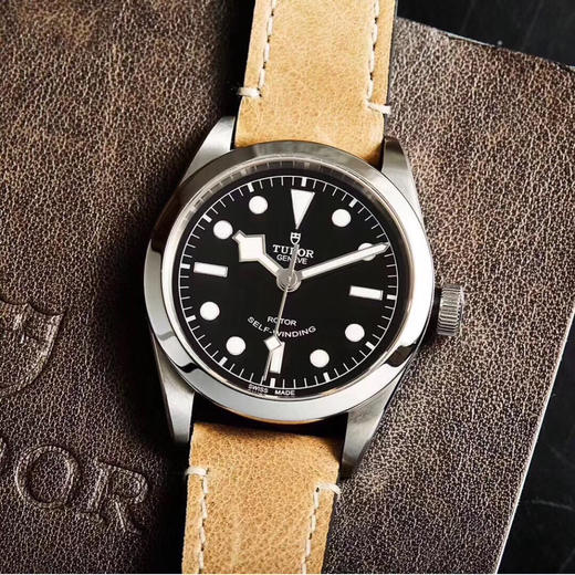 KRF Tudor Black Bay 36mm 中小手腕专用腕表（17cm腕周之内）皮带版
进口芬兰316L精钢
无色差黑色或蓝色表盘
瑞士A级 Super-LumiNova C1夜光
抛光的表圈包 商品图10