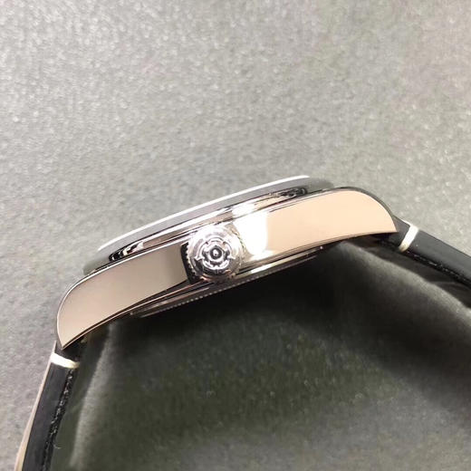 KRF Tudor Black Bay 36mm 中小手腕专用腕表（17cm腕周之内）皮带版
进口芬兰316L精钢
无色差黑色或蓝色表盘
瑞士A级 Super-LumiNova C1夜光
抛光的表圈包 商品图4