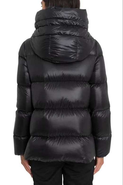 点此购买  女款 Moncler 小A娃娃版鹅绒羽绒服  亮 109935 商品图7