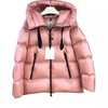 点此购买  女款 Moncler 小A娃娃版鹅绒羽绒服  亮 109935 商品缩略图5