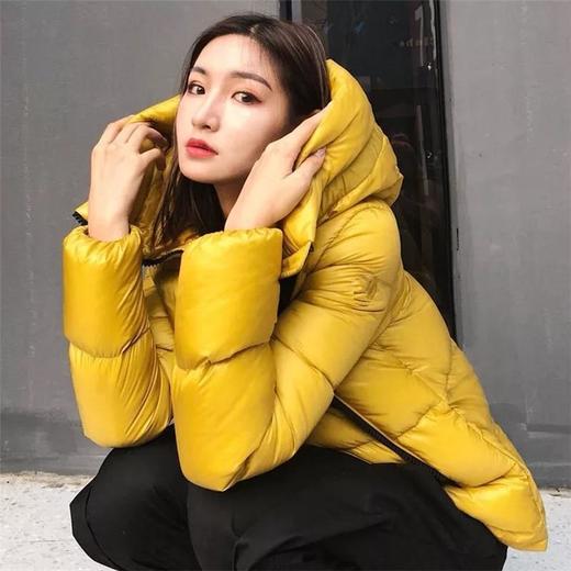 点此购买  女款 Moncler 小A娃娃版鹅绒羽绒服  亮 109935 商品图4