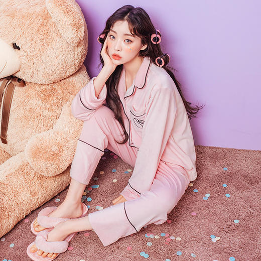 韩都衣舍2018冬季新款睡衣粉色可外穿珊瑚绒家居服套装女KR8026槿 商品图4