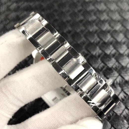 V6   卡地亚蓝气球系列 中号直径33mm，正品开模，从内而外达到乱真效果，鱼眼蓝宝石镜面 最新升级版瑞士朗达机芯，一表一码，拆机亦难辨真伪。这是一款可以当正品戴的精品腕表。 商品图8