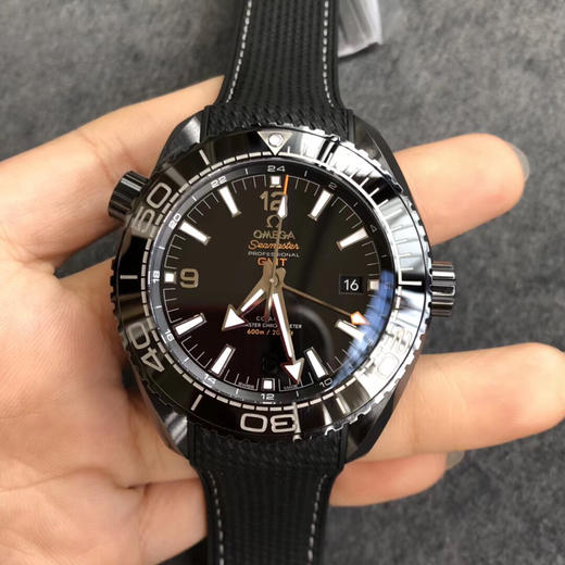 VS欧miga 2018压轴之作—“深海之黑”全陶瓷壳套、专有机芯、全橡胶表带等等都是它的标配。想要花正品价格的尾数或者正品价格3%-4%,得到无限接近正品质感的享受。 商品图1