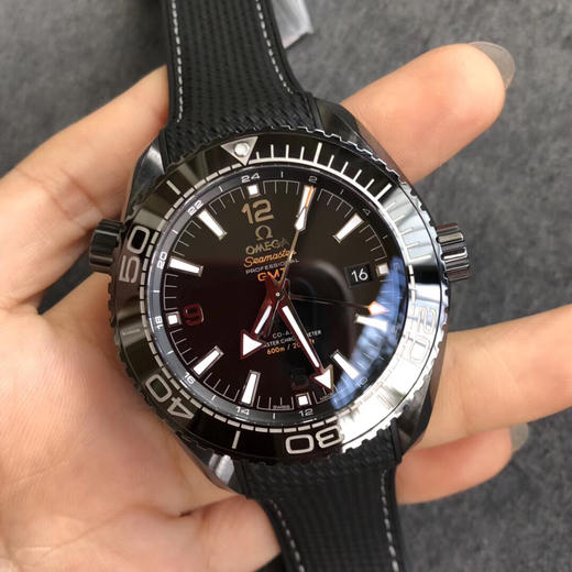 VS欧miga 2018压轴之作—“深海之黑”全陶瓷壳套、专有机芯、全橡胶表带等等都是它的标配。想要花正品价格的尾数或者正品价格3%-4%,得到无限接近正品质感的享受。 商品图2