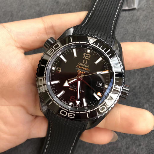 VS欧miga 2018压轴之作—“深海之黑”全陶瓷壳套、专有机芯、全橡胶表带等等都是它的标配。想要花正品价格的尾数或者正品价格3%-4%,得到无限接近正品质感的享受。 商品图3