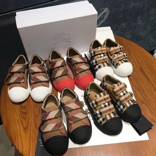 点此购买   儿童Burberry 巴宝莉格子纹低邦童鞋 xcl 110976 商品图2
