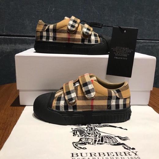 点此购买   儿童Burberry 巴宝莉格子纹低邦童鞋 xcl 110976 商品图5