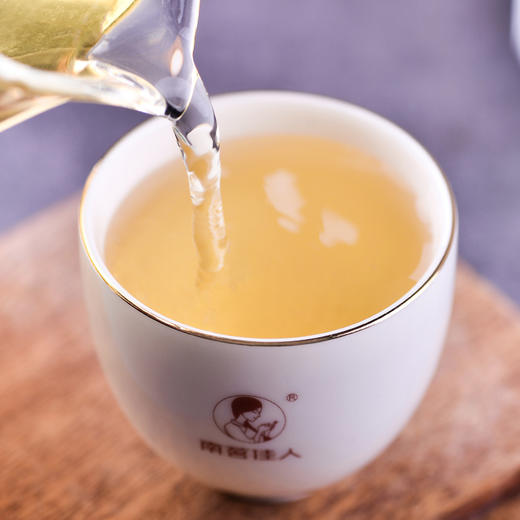 【买10送1】南茗佳人2018年《千峰翠》古树普洱春茶 生茶  200g/饼 商品图1