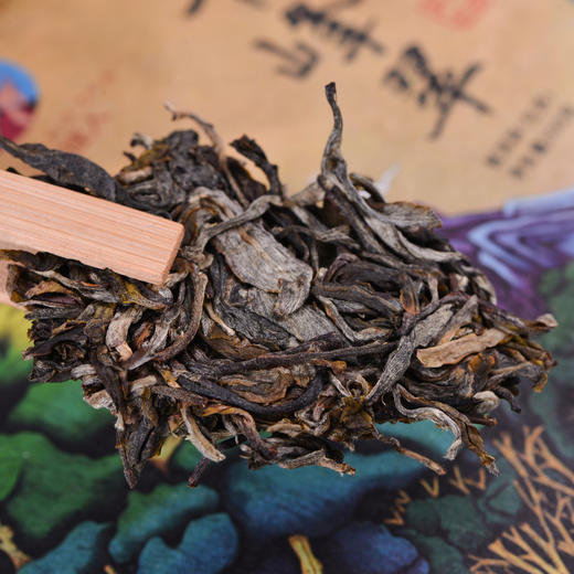 【买10送1】南茗佳人2018年《千峰翠》古树普洱春茶 生茶  200g/饼 商品图8