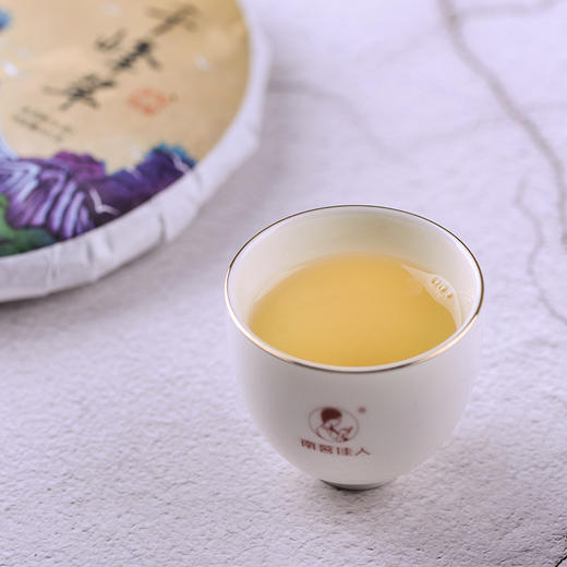 【买10送1】南茗佳人2018年《千峰翠》古树普洱春茶 生茶  200g/饼 商品图6