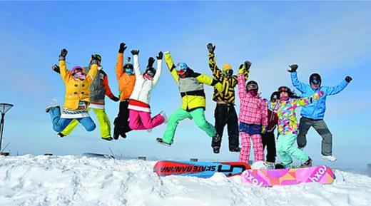 【特价票+班车】 门票+雪服+雪具+存衣柜+魔毯+缆车+往返班车+不限时滑雪 商品图1