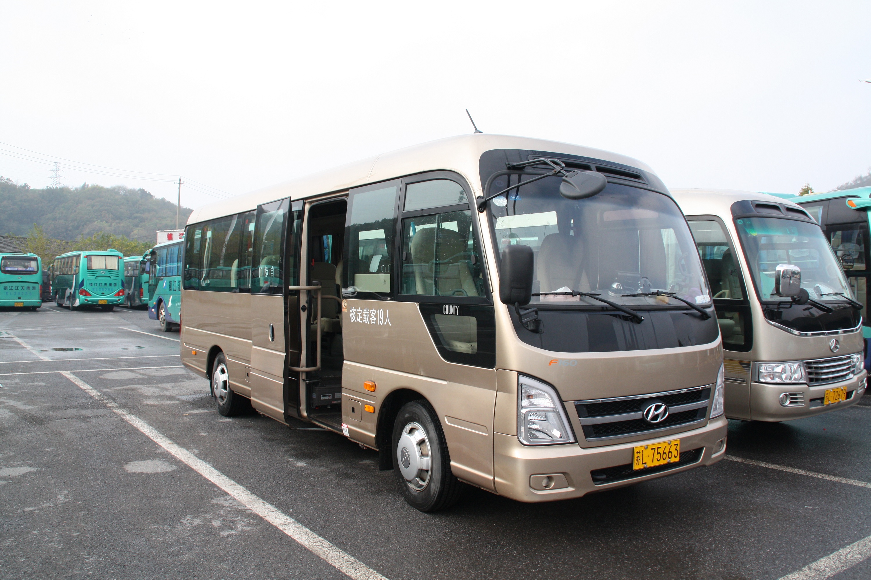 18座现代（机场专线）