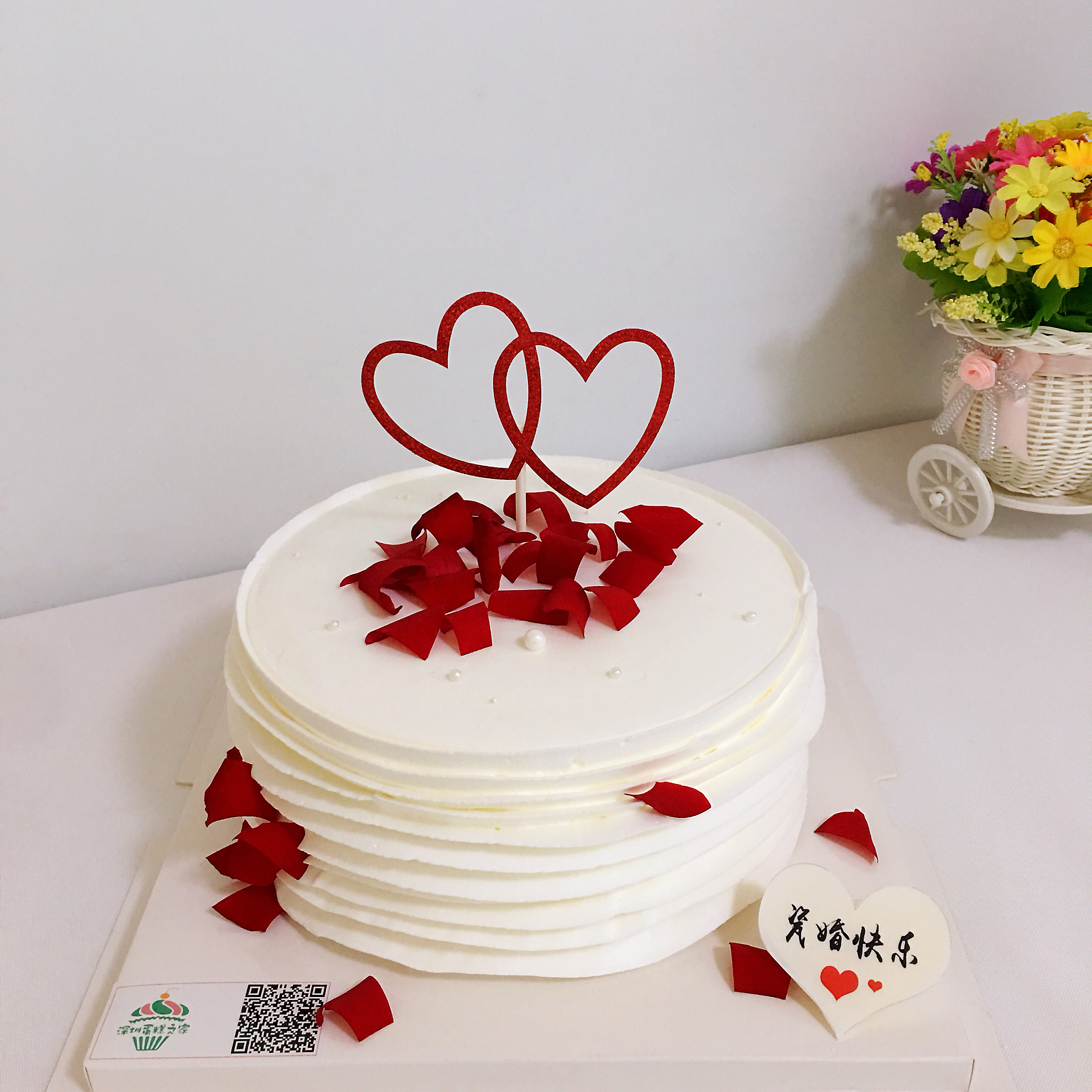 爱恋【结婚纪念蛋糕,玫瑰花瓣装饰】