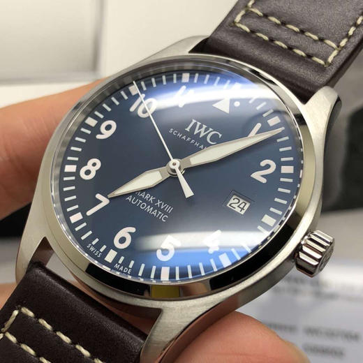 原单品质   万国飞行员IWC327001马克十八传承腕表，采用原装瑞士ETA2892自动上链机械机芯，表径42mm。独家渠道进口意大利SANTONI牛皮，一条牛皮成本相当于市面一般牛皮的几倍 商品图4