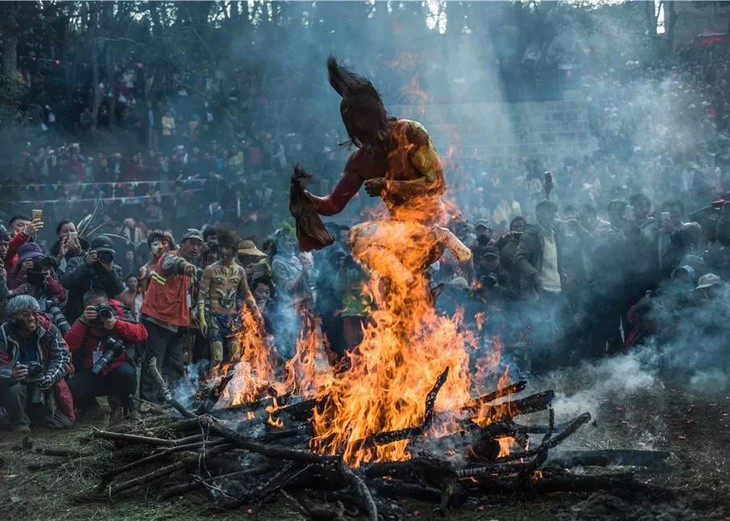 集人文风情与自然风光一体的云南独家摄影线路;全程拍摄阿细祭火节:从