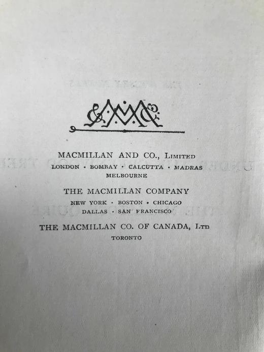 1921年 托马斯·哈代《绿荫下》 漆面精装36开 商品图3