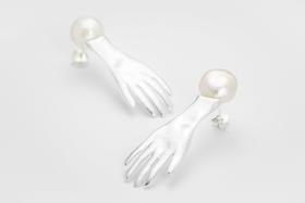 the pearl white spirit earings