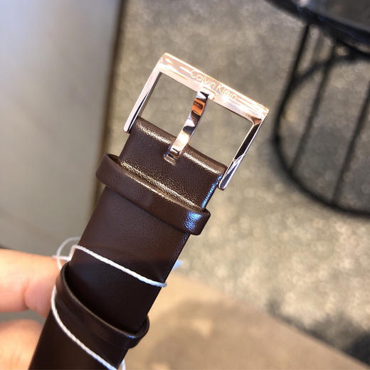 原单CK CalvinKlein 卡尔文·克莱恩
男士商务休闲腕表 此款承袭经典之雅致精髓，同时不复摩登之名 K8M276G6
表盘尺寸：43mm
机芯：原装瑞士石英机芯
       原厂配件组装 商品图8