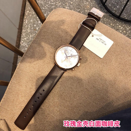 原单CK CalvinKlein 卡尔文·克莱恩
男士商务休闲腕表 此款承袭经典之雅致精髓，同时不复摩登之名 K8M276G6
表盘尺寸：43mm
机芯：原装瑞士石英机芯
       原厂配件组装 商品图2
