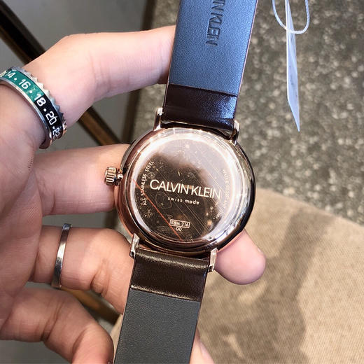原单CK CalvinKlein 卡尔文·克莱恩
男士商务休闲腕表 此款承袭经典之雅致精髓，同时不复摩登之名 K8M216G6
表盘尺寸：40mm
机芯：原装瑞士石英机芯
       原厂配件组装 商品图7