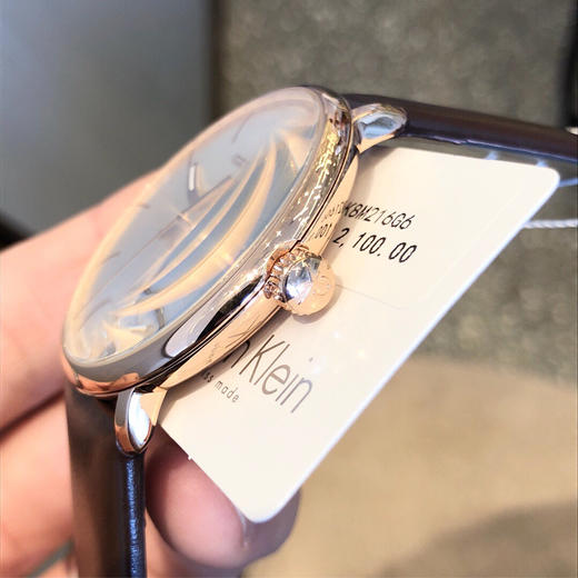 原单CK CalvinKlein 卡尔文·克莱恩
男士商务休闲腕表 此款承袭经典之雅致精髓，同时不复摩登之名 K8M216G6
表盘尺寸：40mm
机芯：原装瑞士石英机芯
       原厂配件组装 商品图5