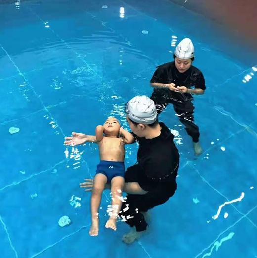 9.9元抢鱼儿亲水能量馆游泳体验票，游泳+洗澡，提供免费洗护用品 商品图1