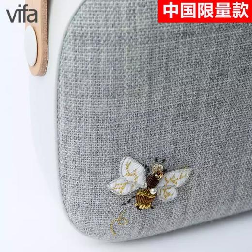 Vifa 赫尔辛基（Helsinki）蜜蜂定制版  全球限量款  时尚布艺 蓝牙 便携 音响（砂岩灰） 商品图5