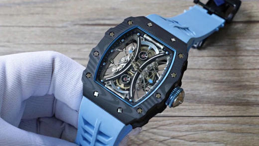 理查德·米勒RICHARD MILLE
RM53-01 这款腕表充满动感与活力。表壳由极为坚固抗震防损的TPT碳纤维加工制成，碳纤维独特的波纹光泽和犀利的表壳线条，更突显了这块腕表的运动风格；透过防眩 商品图3
