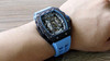 理查德·米勒RICHARD MILLE
RM53-01 这款腕表充满动感与活力。表壳由极为坚固抗震防损的TPT碳纤维加工制成，碳纤维独特的波纹光泽和犀利的表壳线条，更突显了这块腕表的运动风格；透过防眩 商品缩略图0