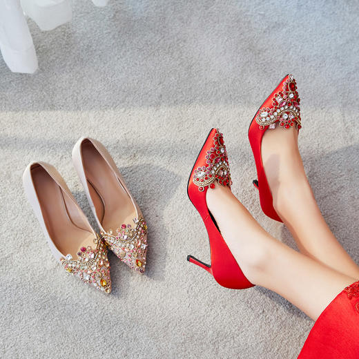 2019盗梦空间春秋新款高跟鞋女细跟尖头红色绸缎方扣单鞋水钻婚鞋新娘鞋子 商品图3