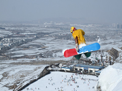 【特价票+班车】 门票+雪服+雪具+存衣柜+魔毯+缆车+往返班车+不限时滑雪