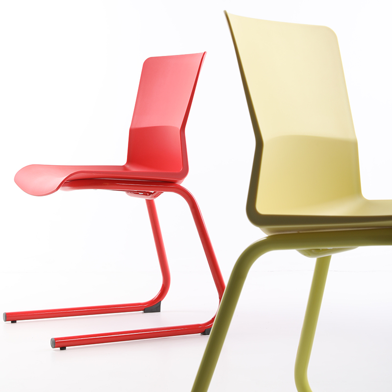 摩伽 MOTOSTUHL ELLA 人体工学时尚塑料休闲椅