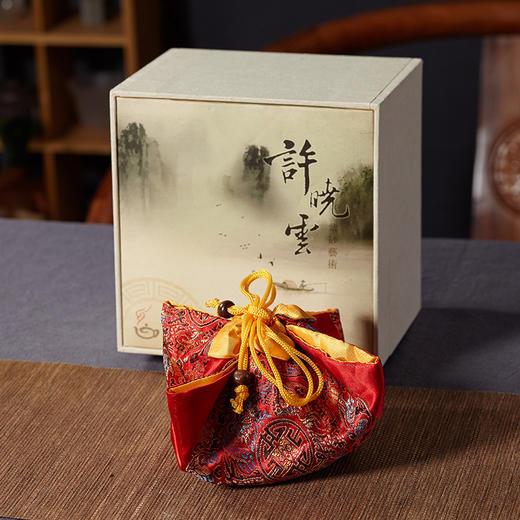 蜀工坊丨原矿紫朱泥 「玉乳」手工紫砂壶（许晓云制） 约160ml 配礼盒和证书 商品图7