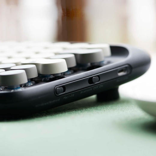 LOFREE/洛斐 熊本熊 DOT圆点蓝牙机械键盘 无线复古键盘青轴 商品图3