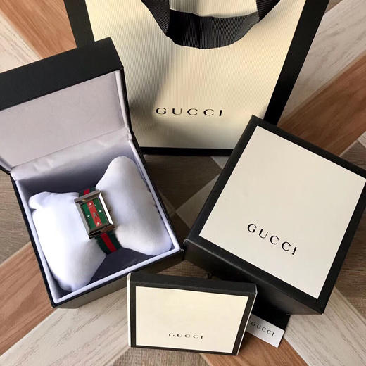 原单品质Gucci G-FRAME系列古驰女士腕表 原装瑞士石英机芯，精致贝母面饰以蜜蜂丁，三色表带，表盘尺寸：21mm*34mm，新款到货，全套专柜包装，支持专柜！ 商品图0