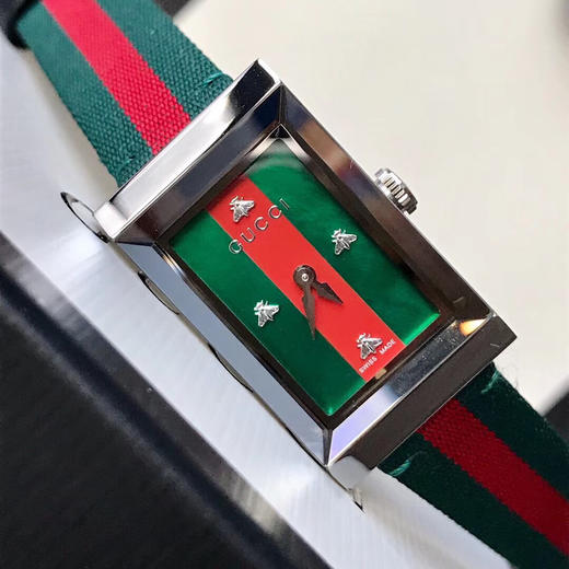 原单品质Gucci G-FRAME系列古驰女士腕表 原装瑞士石英机芯，精致贝母面饰以蜜蜂丁，三色表带，表盘尺寸：21mm*34mm，新款到货，全套专柜包装，支持专柜！ 商品图6