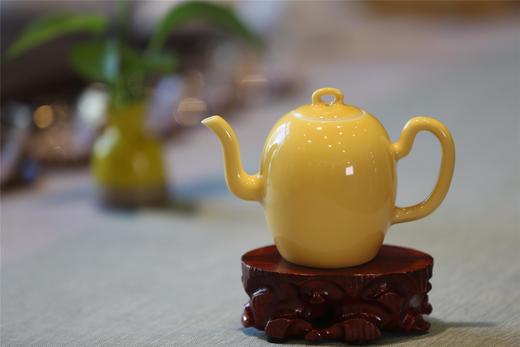 台湾大师 蔡晓芳 黄釉 美人肩壶 不带底座（口约4cm,高约9cm） 商品图1